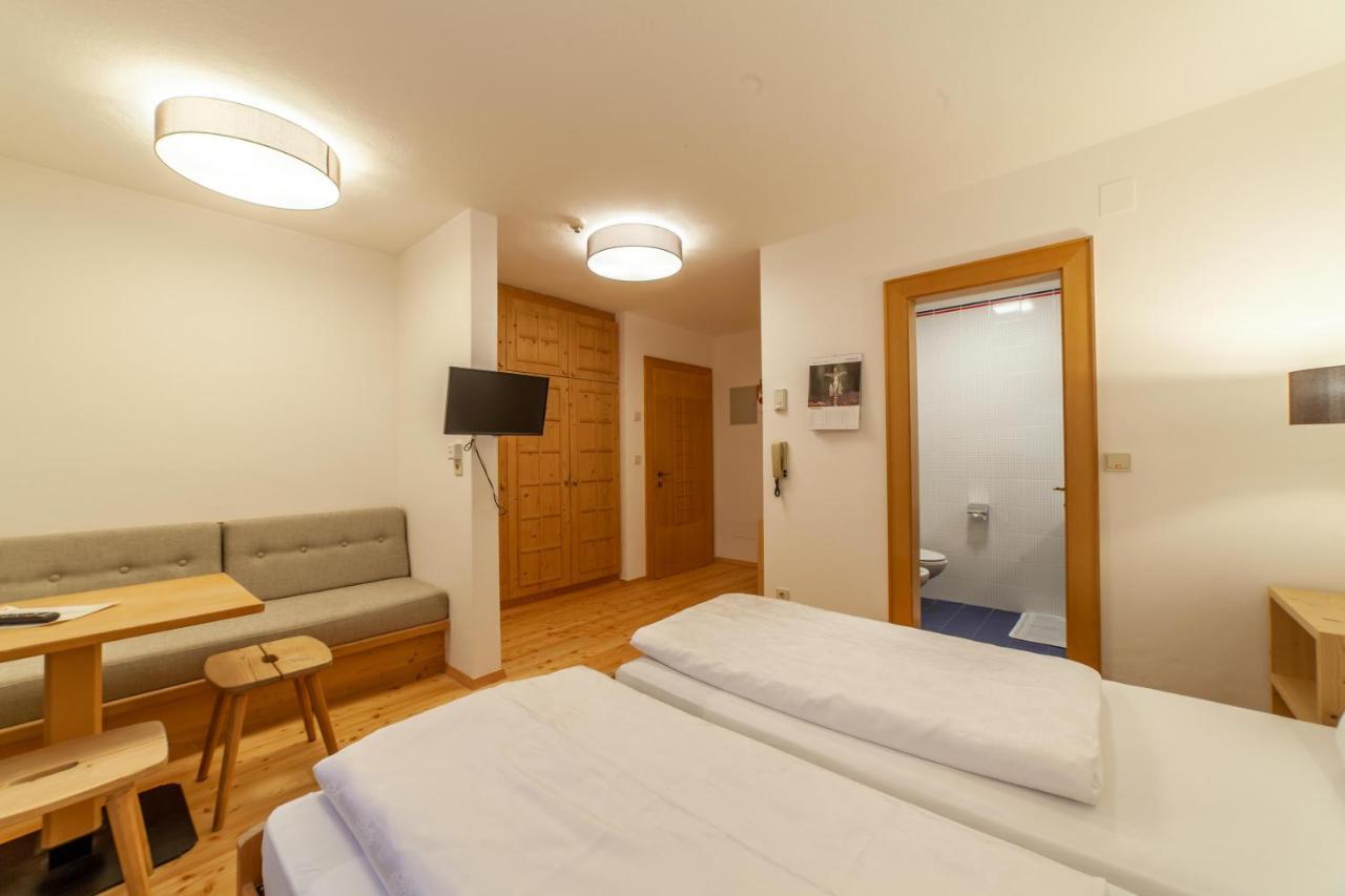 Hotel Greif Malles Venosta Exterior foto